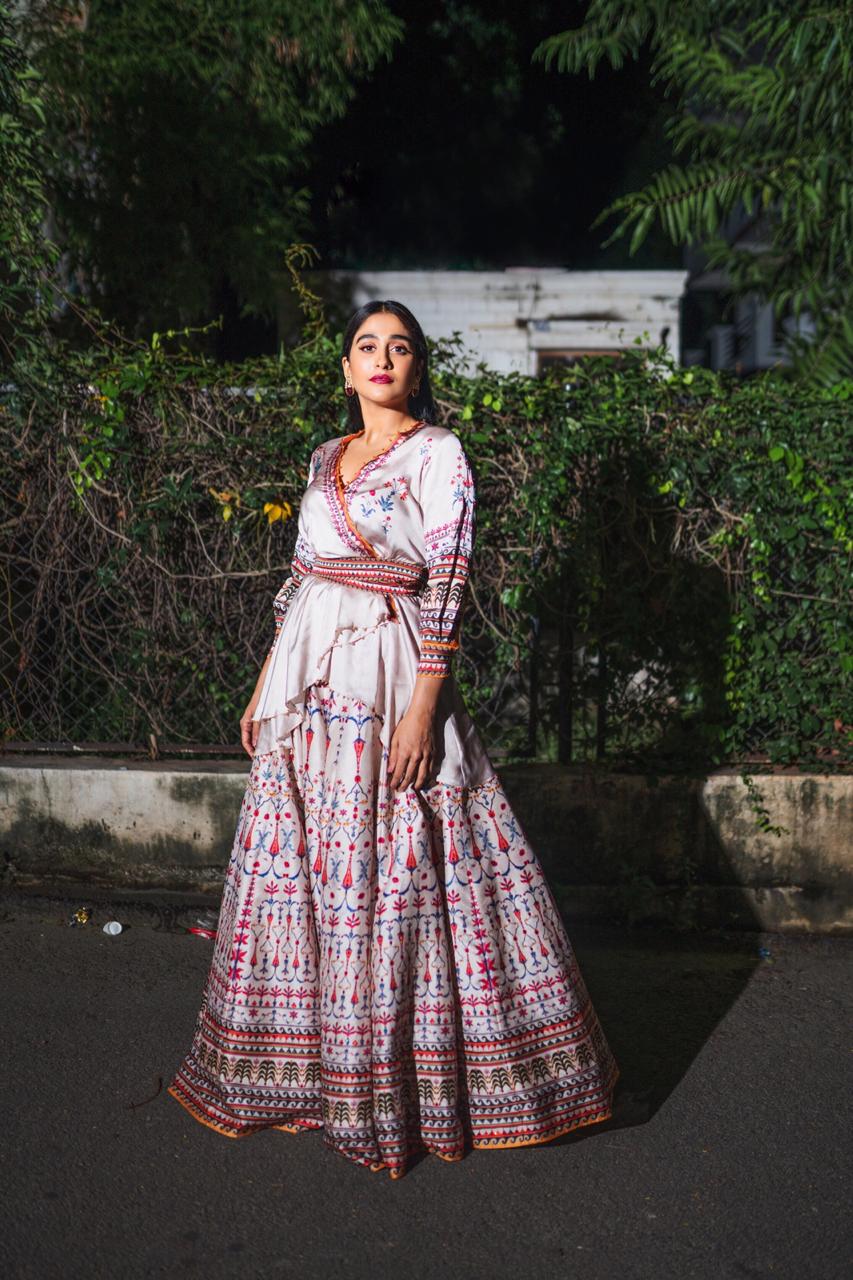 Regina Cassandra Stunning Photos.