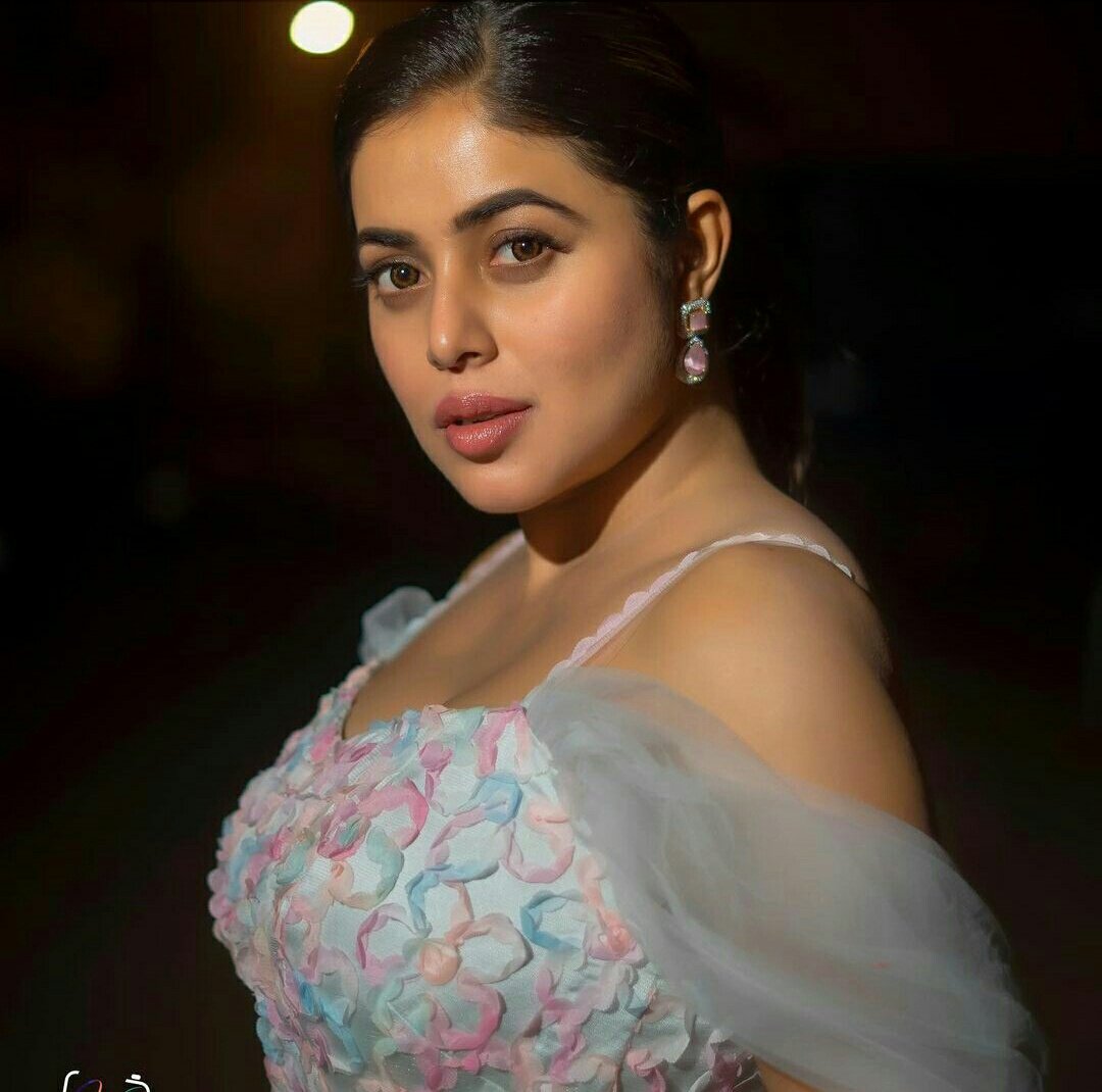 Poorna Beautiful Images.