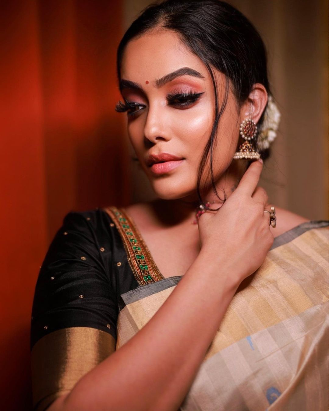 Abhirami Venkatachalam Stunning Stills.