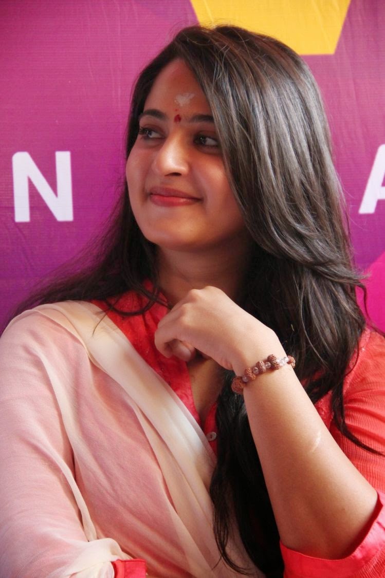 Inji Iduppazhagi Press Meet Stills
