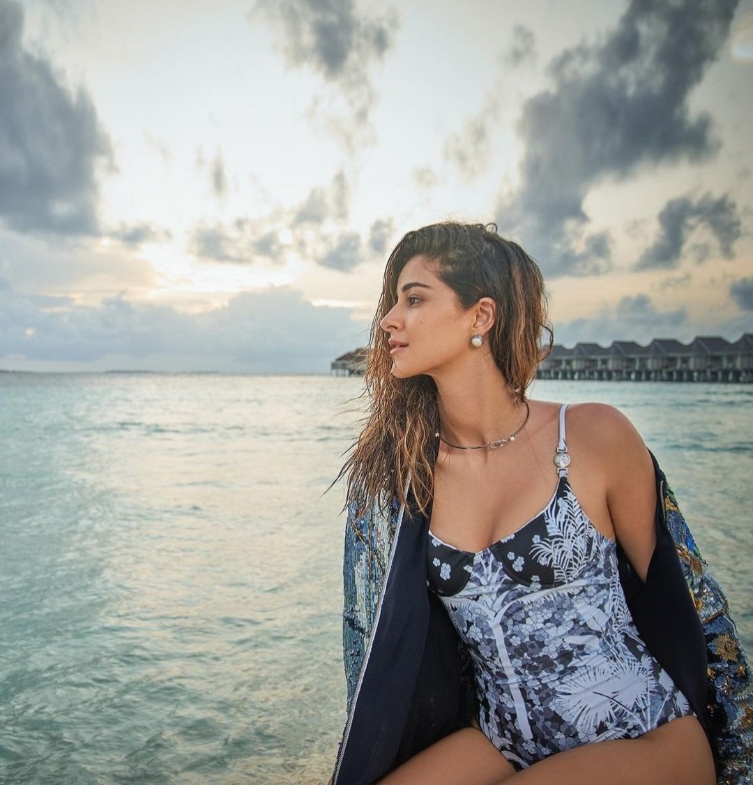 Ananya Pandey Gorgeous Pics.