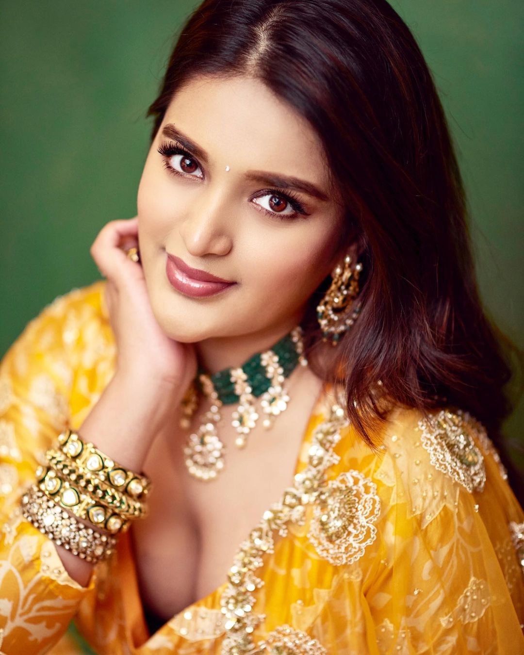Nidhhi Agerwal Dazzling Pics.