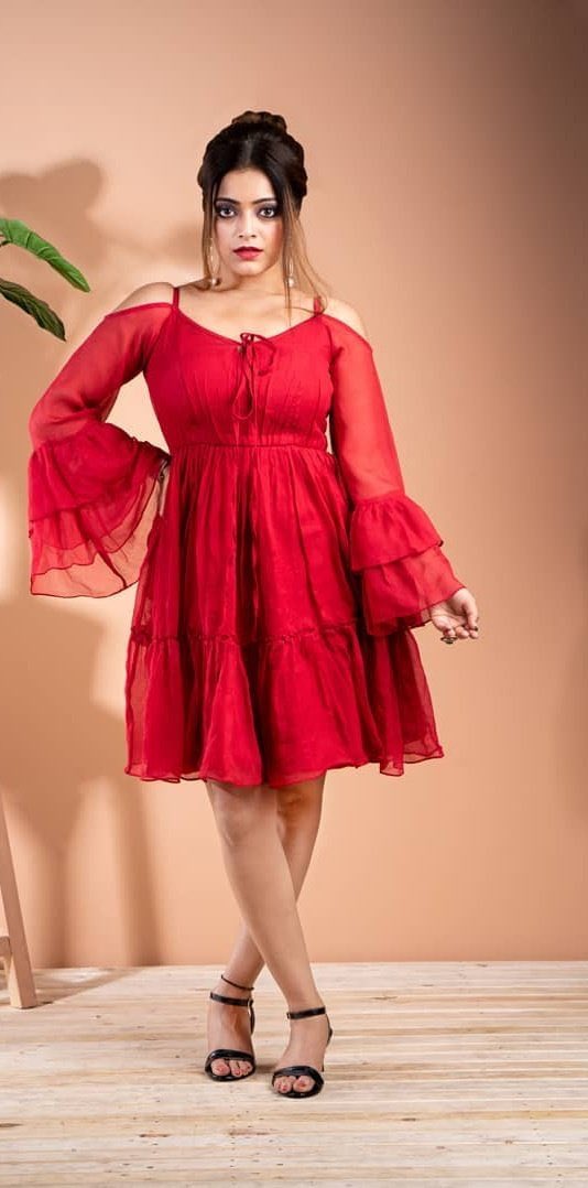 Actress Janani Iyer Sizzling Stills