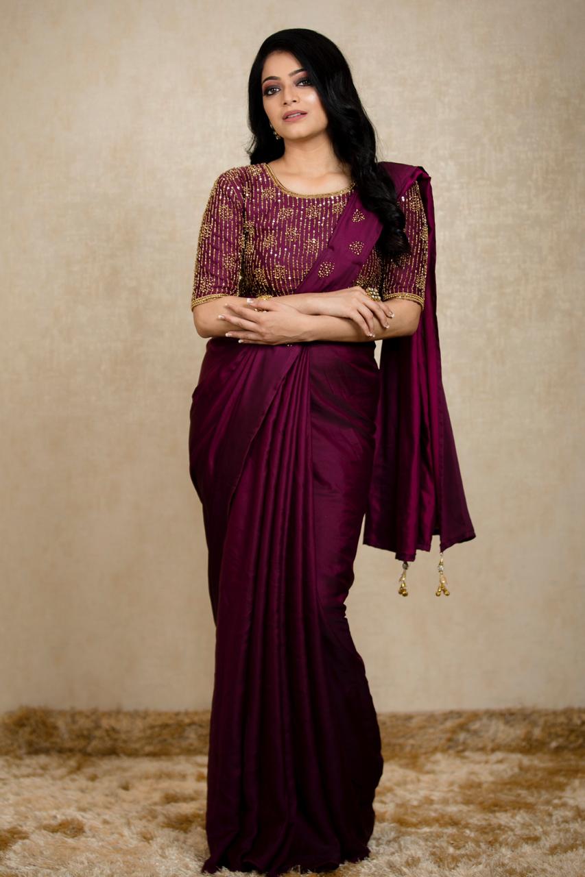 Actress Janani Iyer Sizzling Stills