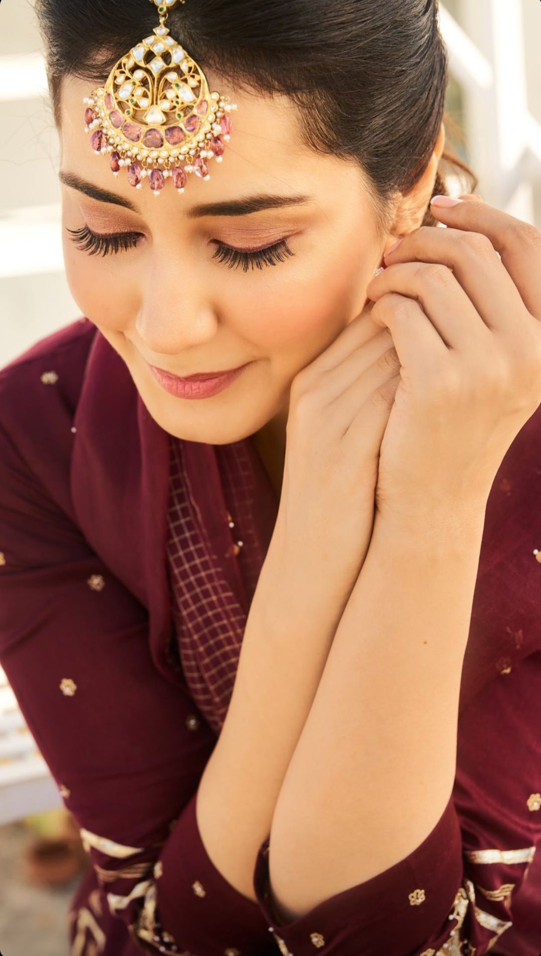 Raashi Khanna Stills.