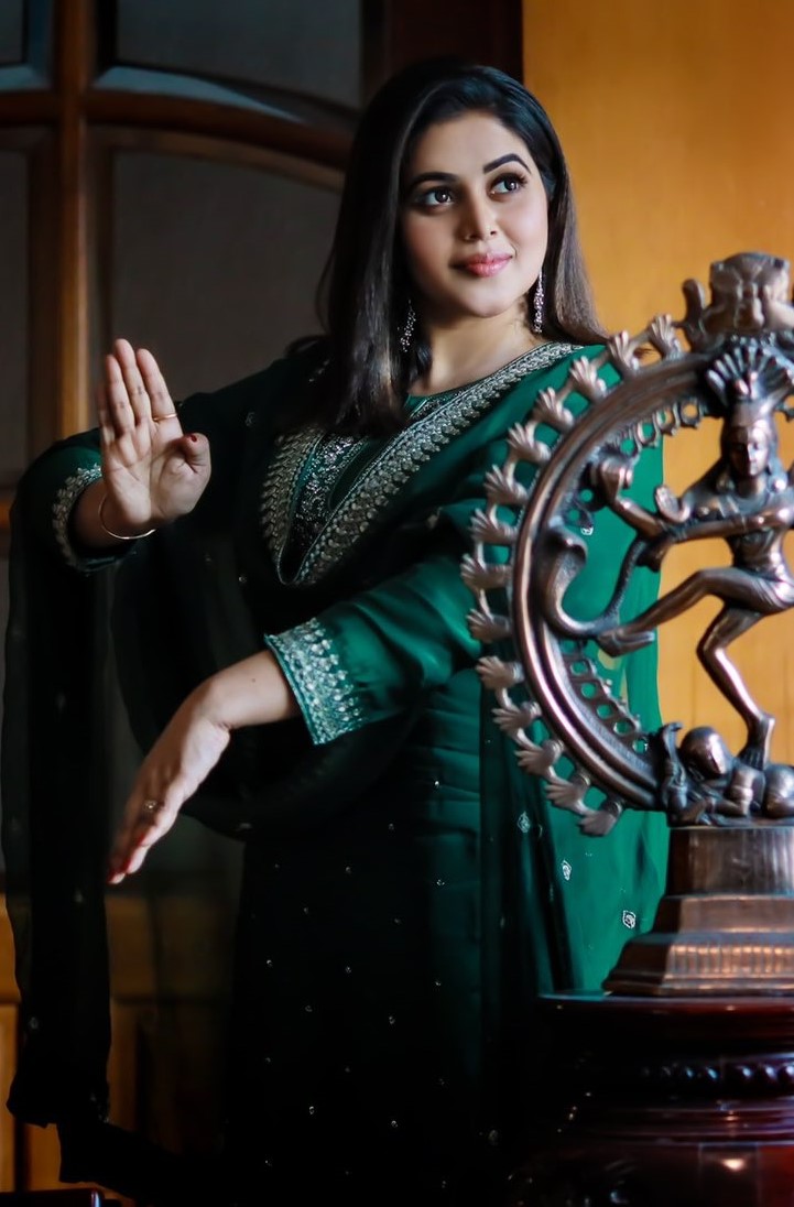 Poorna Beautiful Images.