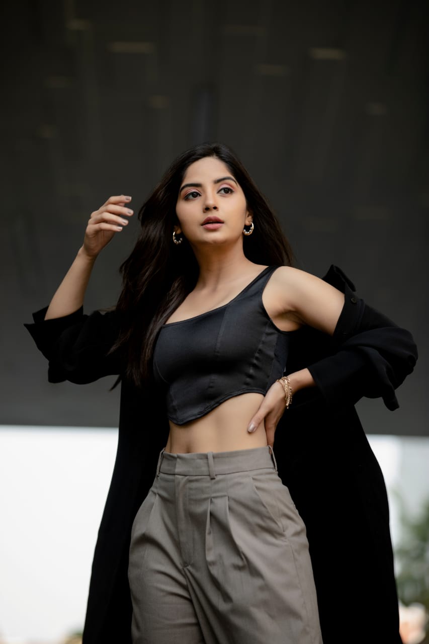 Kashmira Pardeshi Stunning Stills.