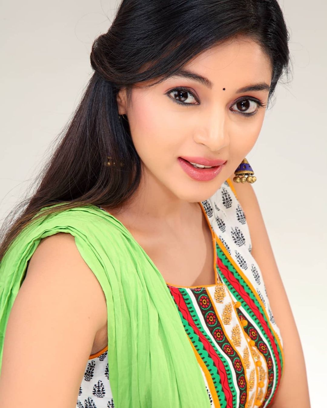 Actress Sanam Shetty Pictures.