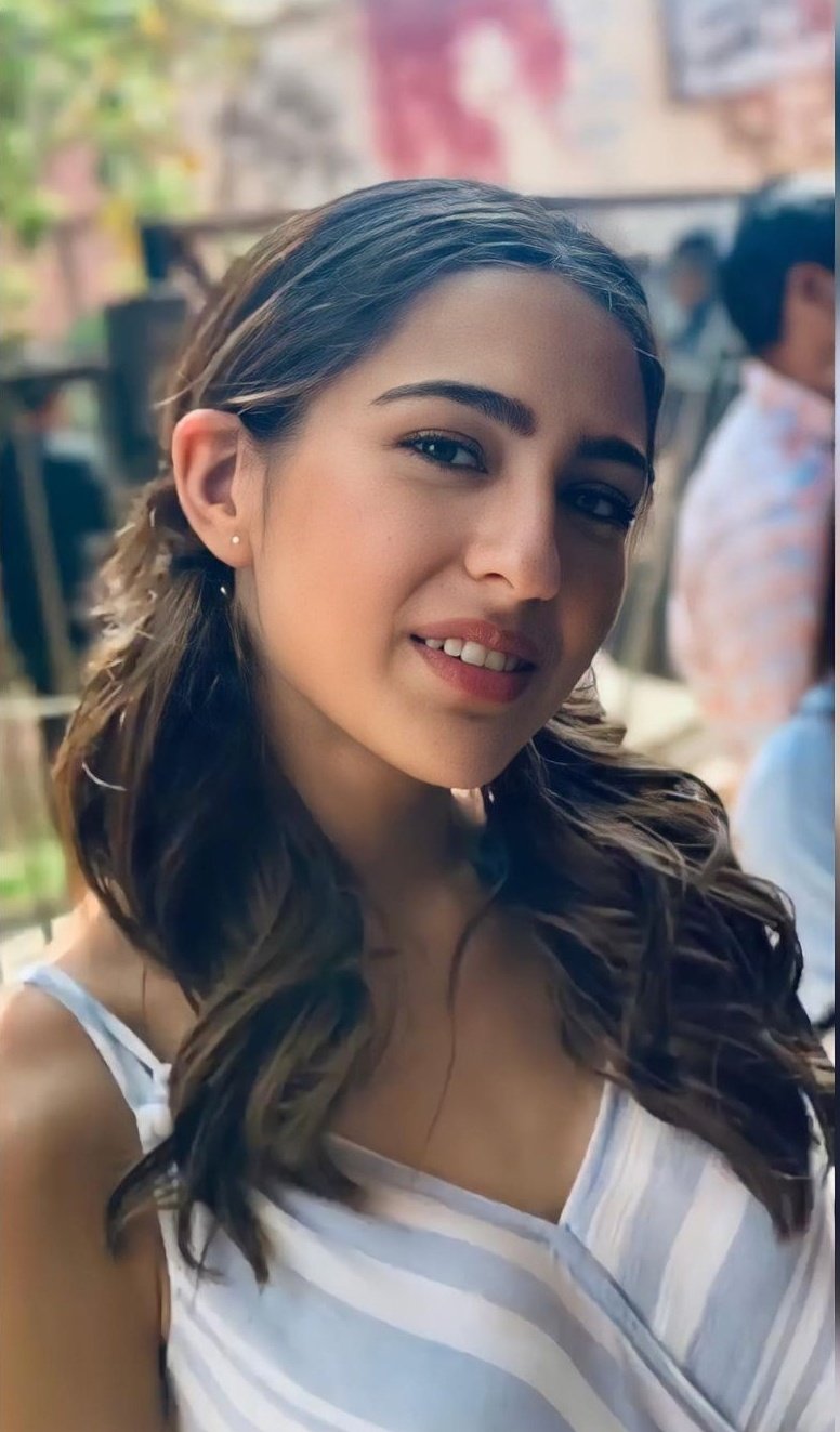 Sara Ali Khan New Images.