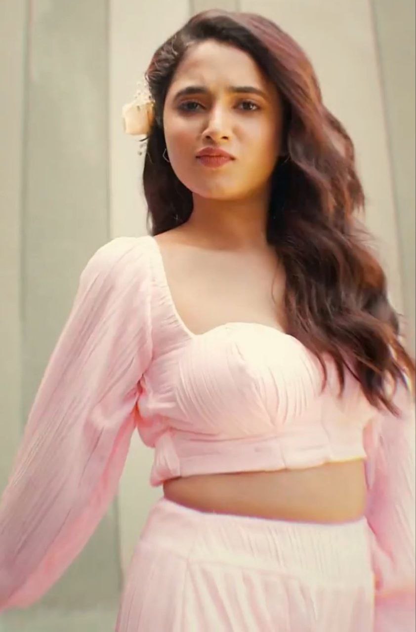 Priyanka Mohan Amazing Images.