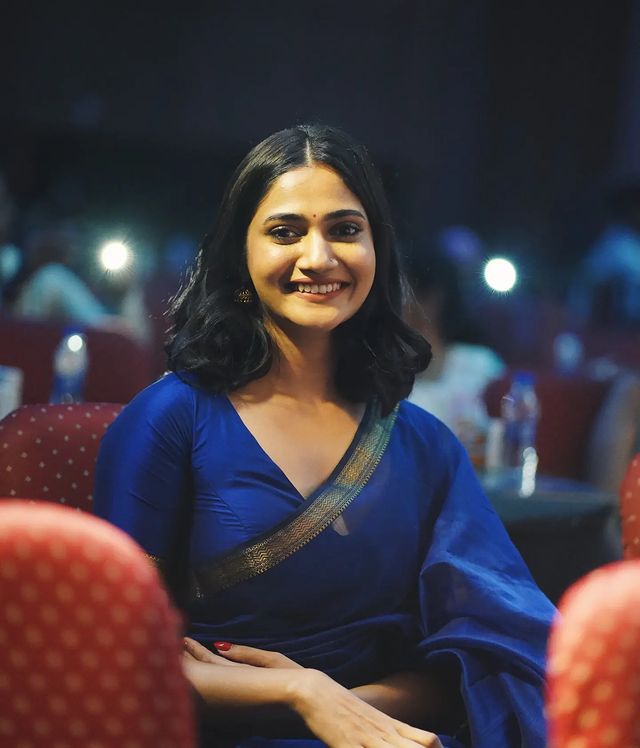 Losliya Mariyanesan Stunning Stills.