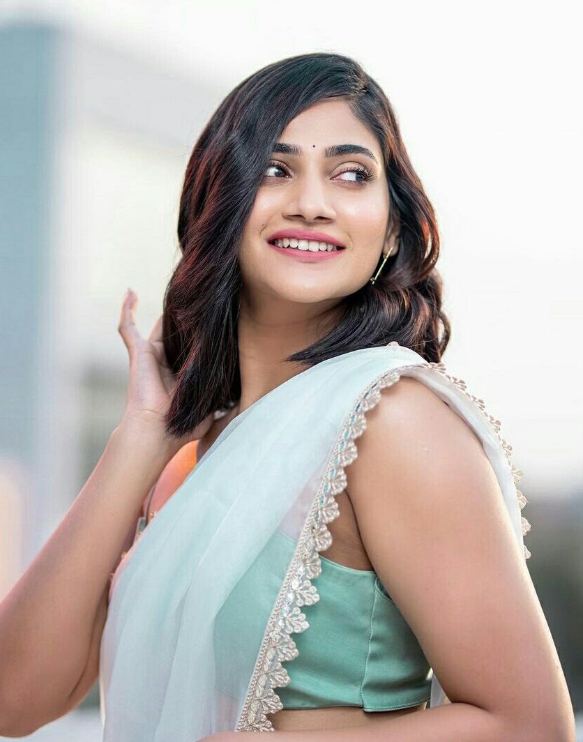 Losliya Mariyanesan Amazing Stills.