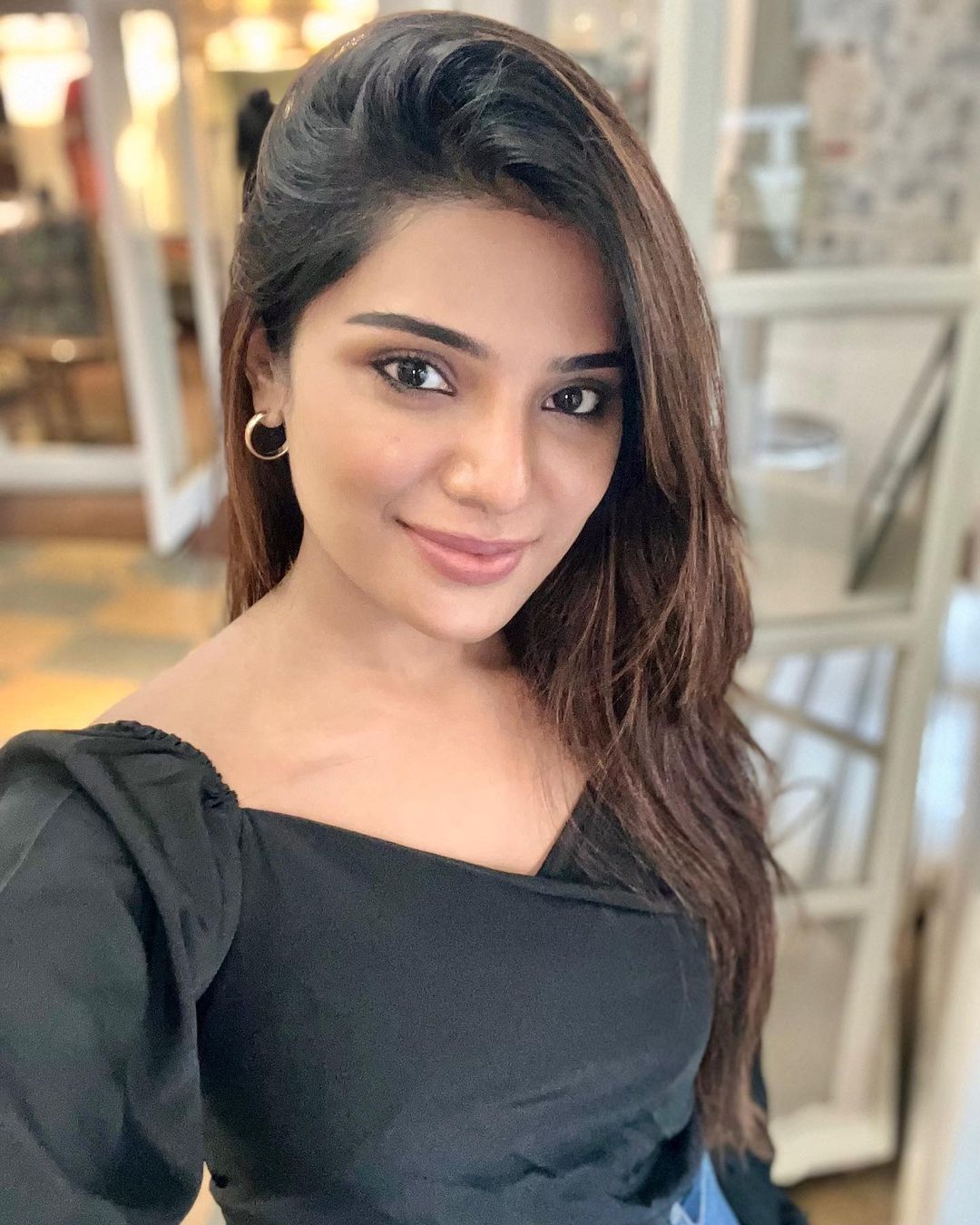 Aathmika Stunning Pictures.