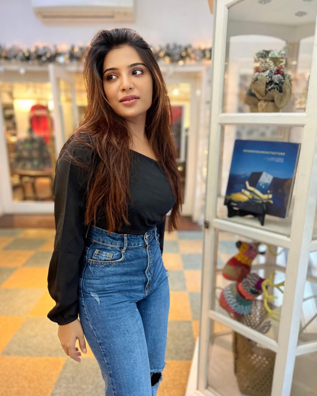 Aathmika Stunning Pictures.