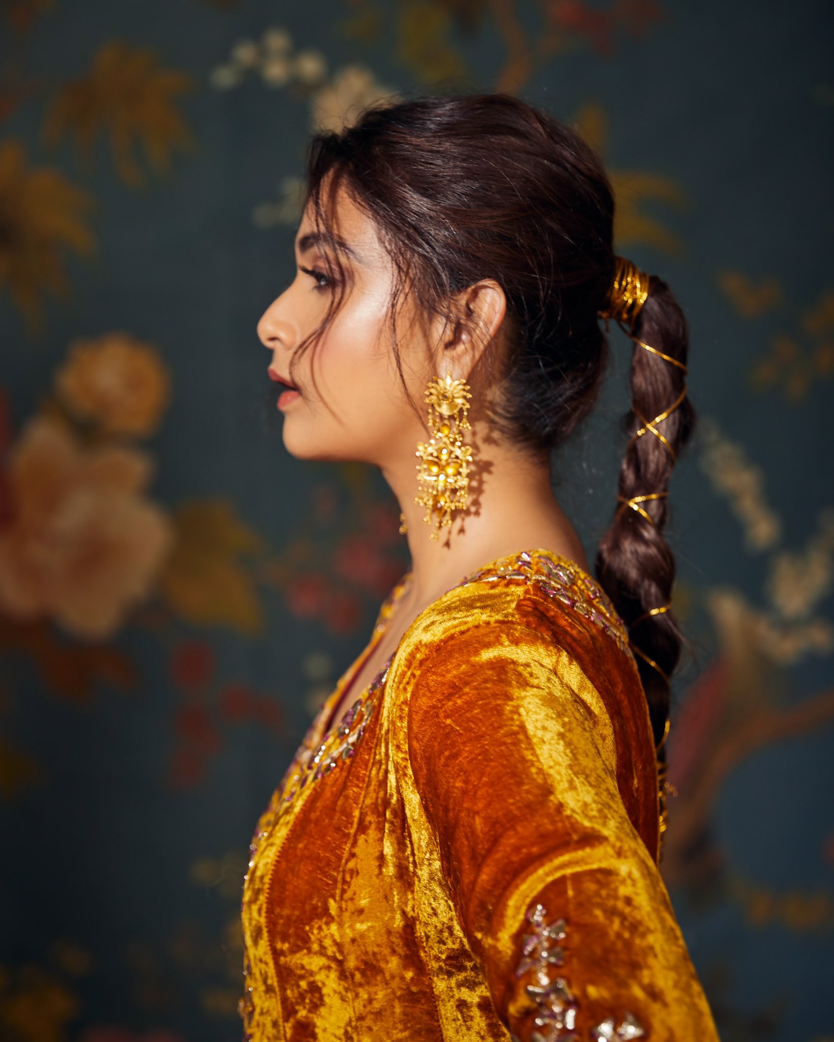 Fresh images of super actress Keerthi Suresh.