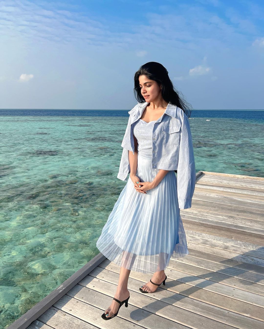 Divya Bharathi Gorgeous Stills.