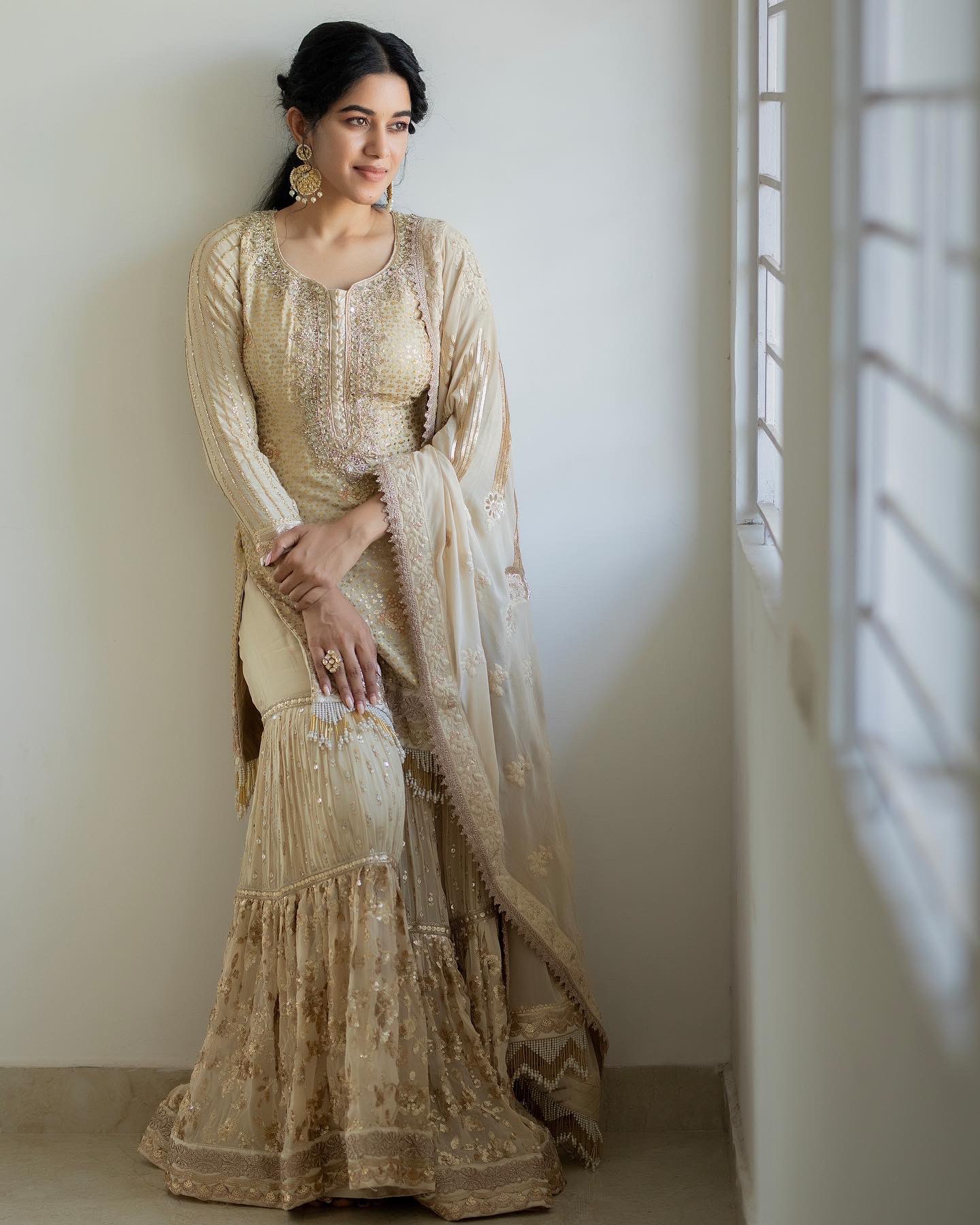 Mirnalini Ravi Eye Popping Stills.