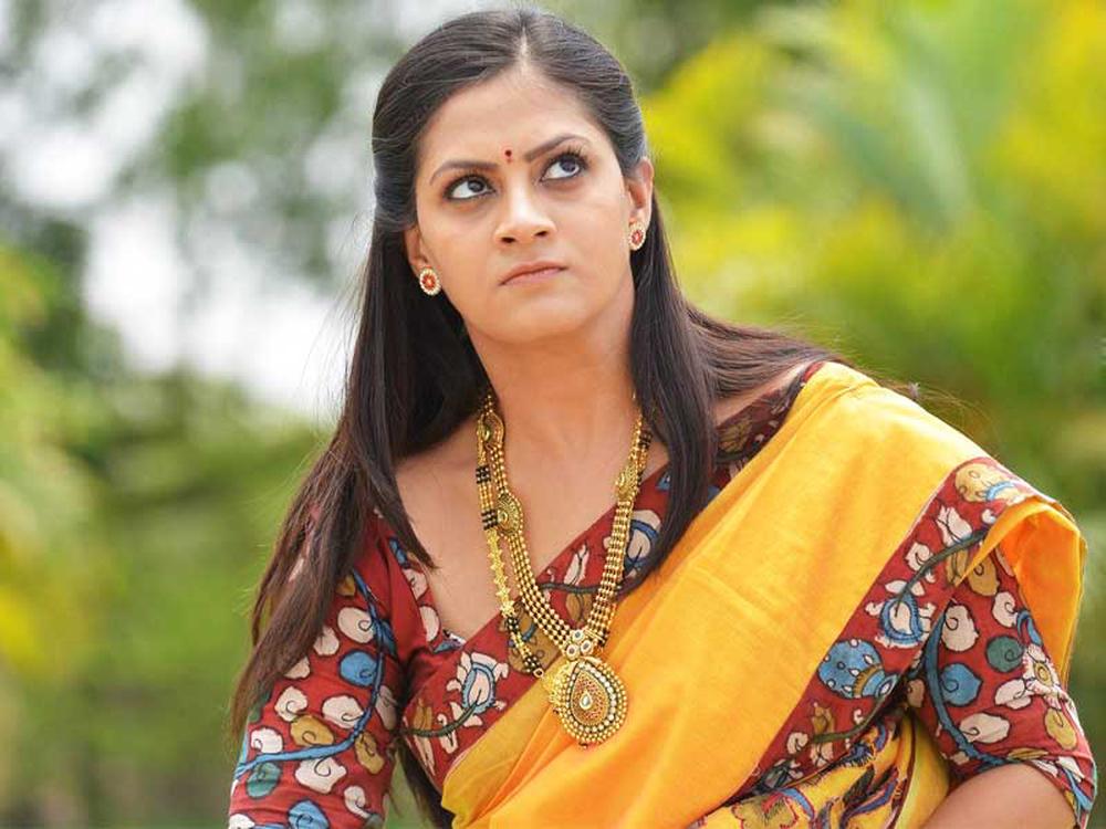 Sindhu Tolani Stills from Dhanalakshmi Thalupu Thadithe Telugu Movie