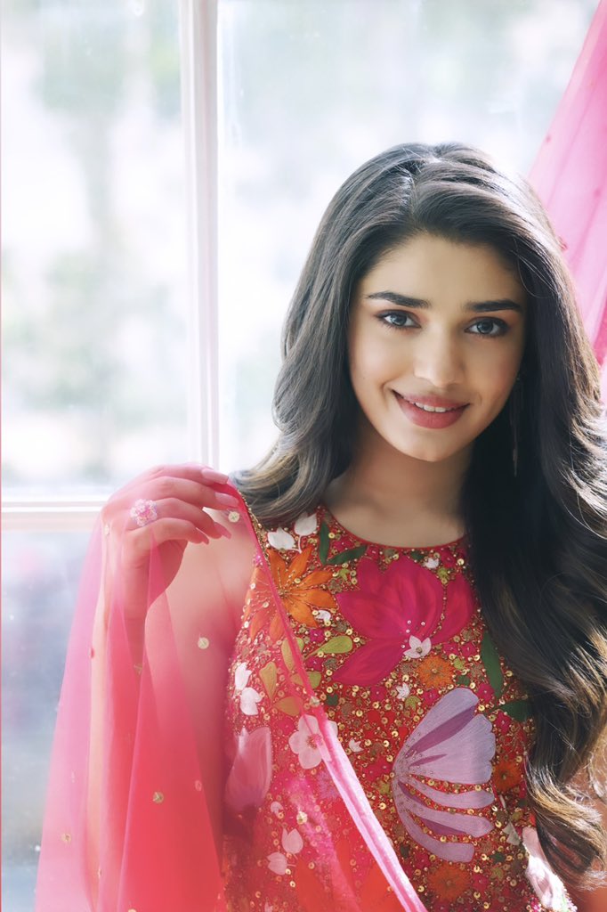 Krithi Shetty Sizzling Pics.