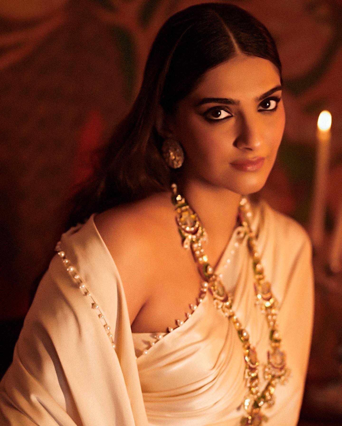 Sonam Kapoor Stunning Images.