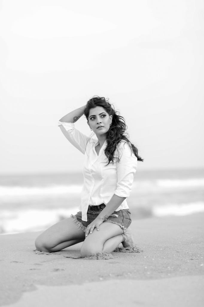 Recent Clicks of Varalaxmi Sarathkumar!