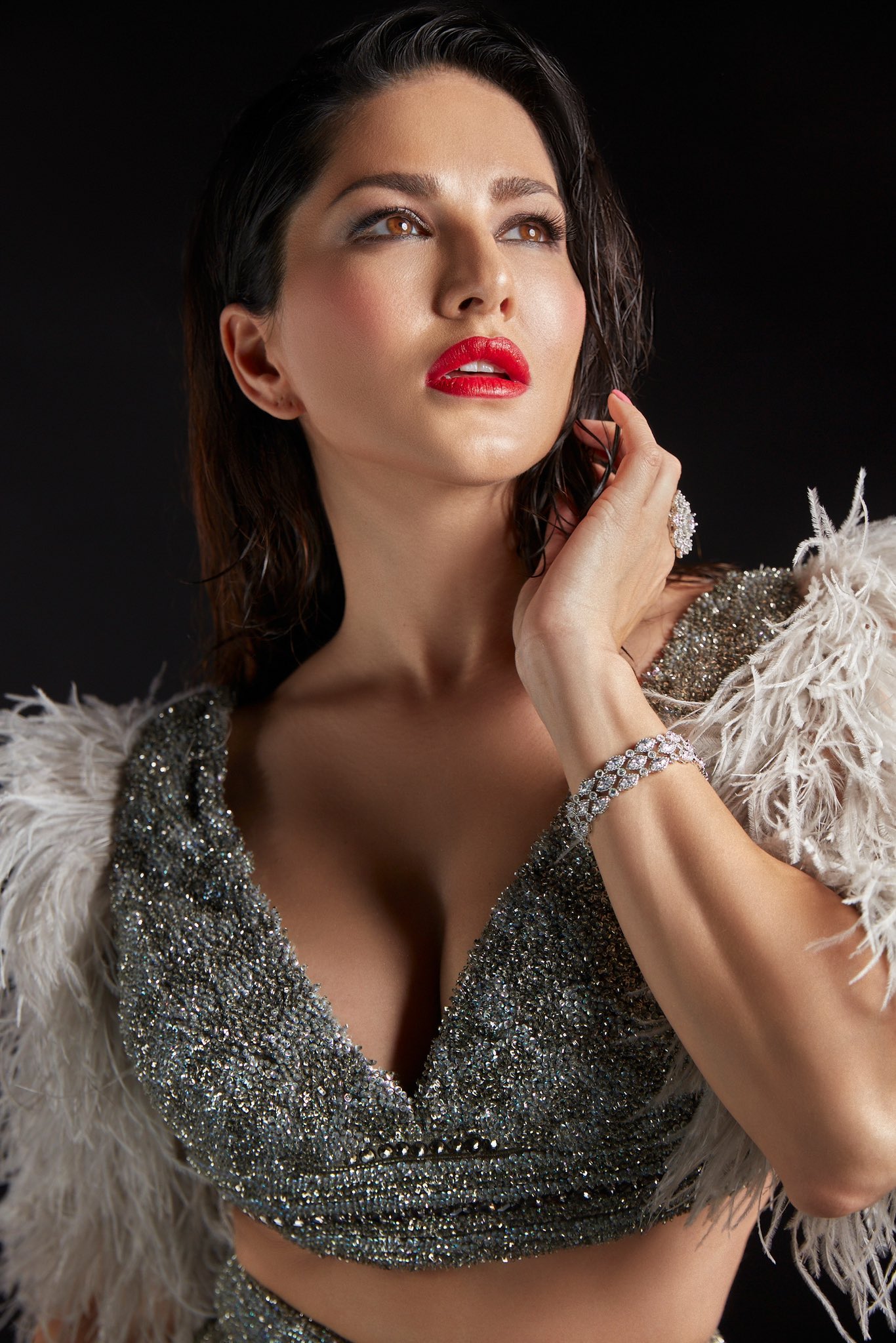 Charming Stills of Sunny Leone!