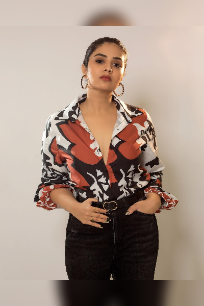 Charming stills of SreeMukhi !