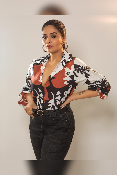 Charming stills of SreeMukhi !