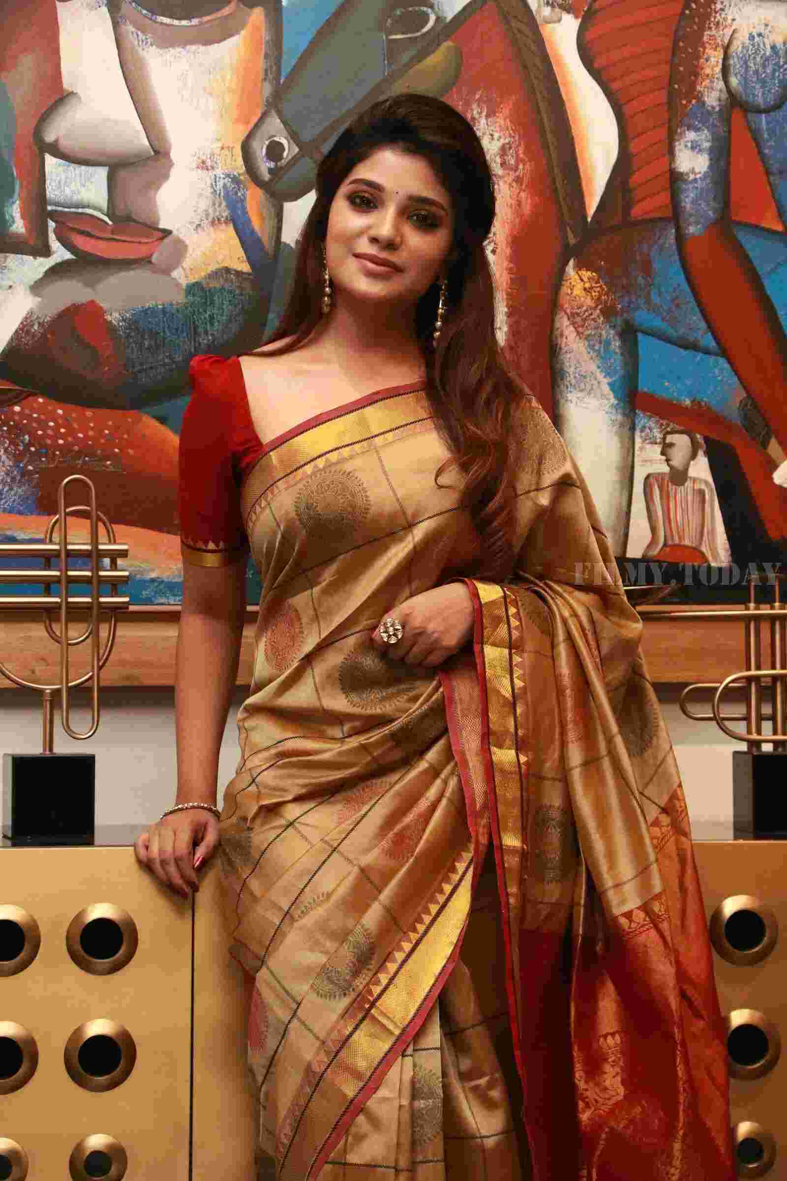Kannai Nambathey Movie stills!