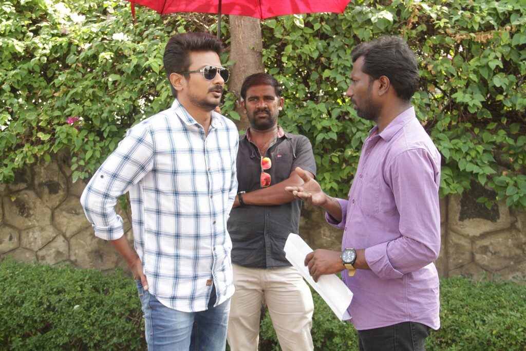 Kannai Nambathey Movie stills!
