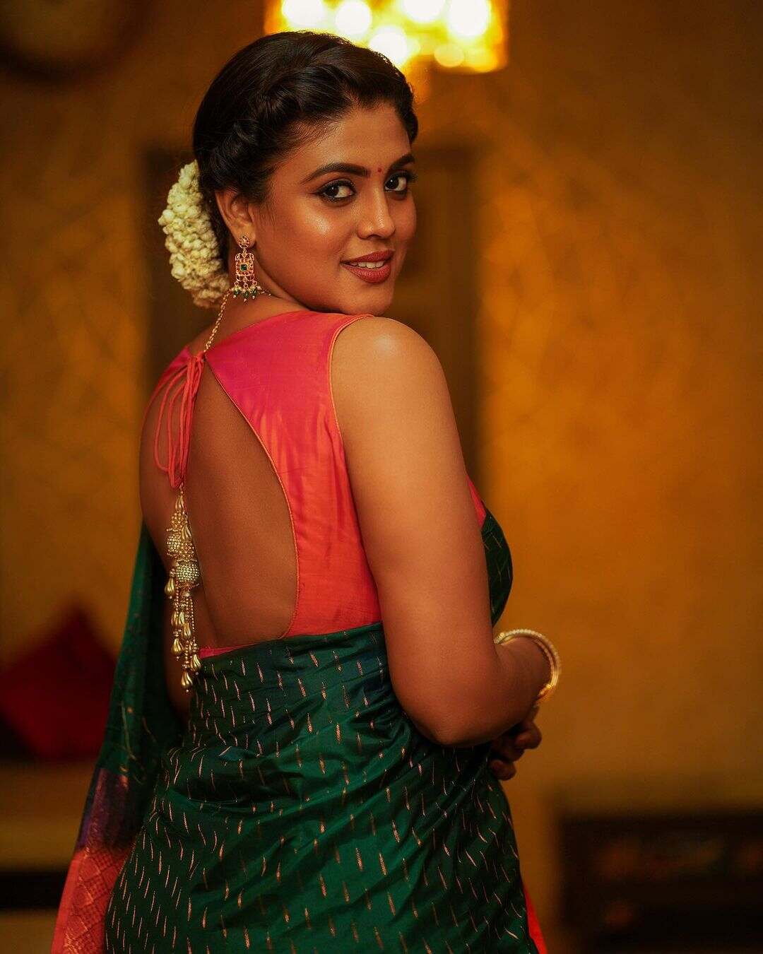 Sizzling Images of  Iniya!