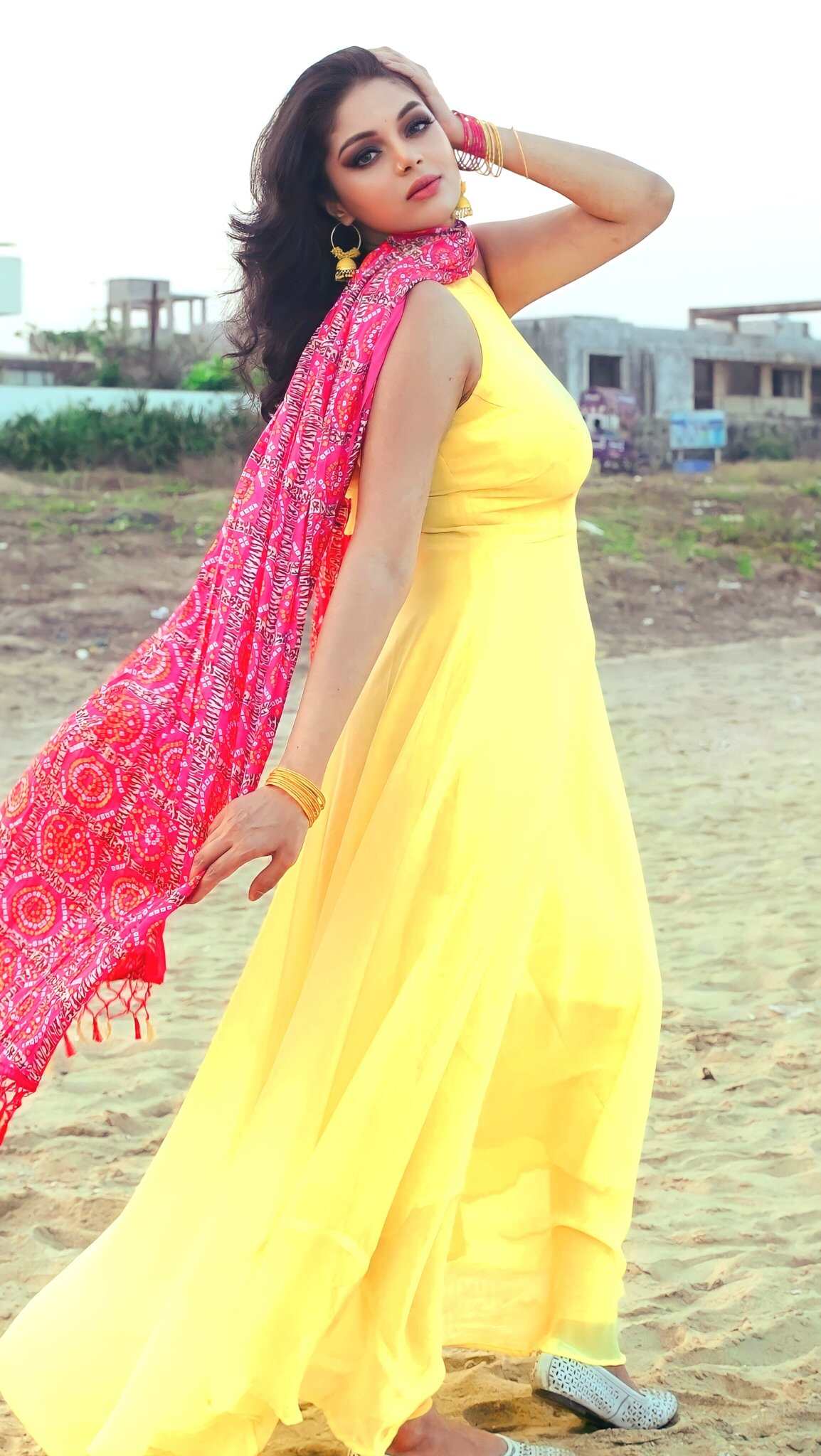 Fresh Photos of Sanam Shetty !