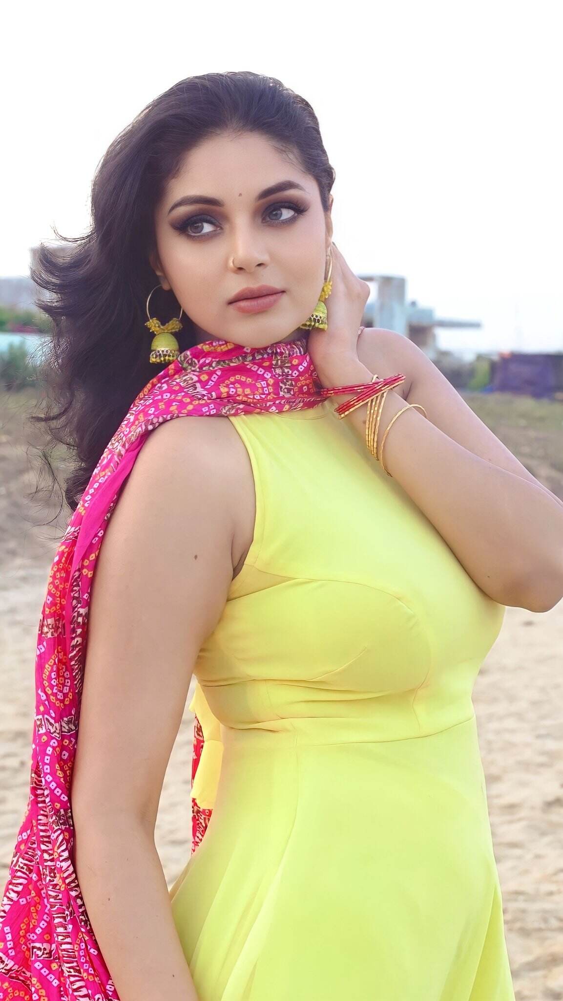 Fresh Photos of Sanam Shetty !