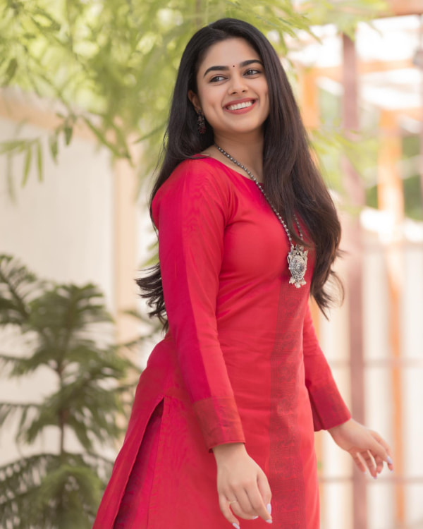 Gorgeous Stills of Siddhi Idnani!