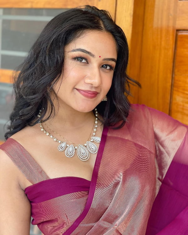 Explore breathtaking stills of the mesmerizing Raveena Daha that capture her undeniable beauty. Immerse yourself in the enchanting world of photography as you discover the essence of Raveena's charm. Prepare to be captivated by these stunning images that showcase her unique allure. Don't miss out on this trending sensation! #RaveenaDaha #StunningStills #PhotographyInspiration