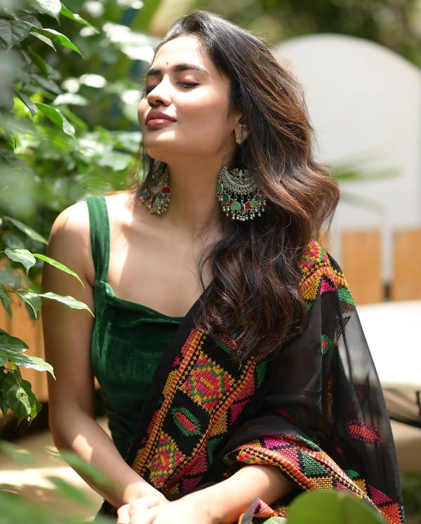 Immerse yourself in the mesmerizing beauty of Teju Ashwini through a stunning collection of stills. Explore her enchanting presence captured in these breathtaking photographs. Discover the essence of Teju Ashwini's allure in these timeless images. #TejuAshwini #StunningPhotography #BreathtakingStills\r\n\r\n