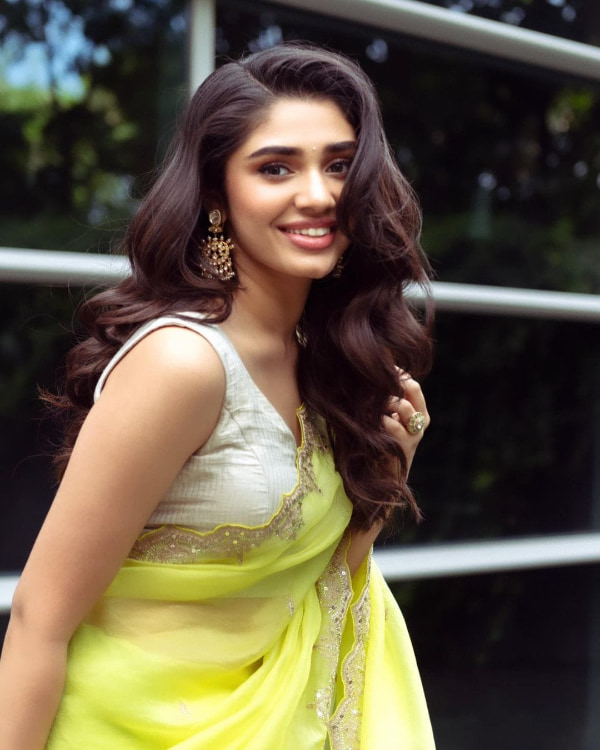 \"Captivating Krithi Shetty: Explore the Hottest Images of the Rising Star!\"