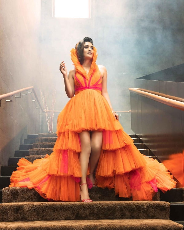 \"Discover the most captivating stills of the beautiful Vani Bhojan in this exquisite photo collection!  Don't miss out on these trending #VaniBhojan #StunningPhotos #CelebGlamour #ActressBeauty\"