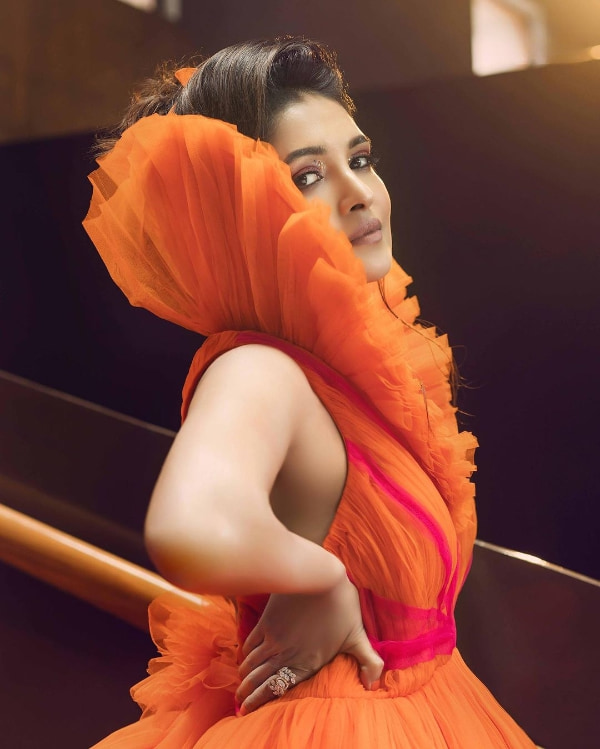 \"Discover the most captivating stills of the beautiful Vani Bhojan in this exquisite photo collection!  Don't miss out on these trending #VaniBhojan #StunningPhotos #CelebGlamour #ActressBeauty\"