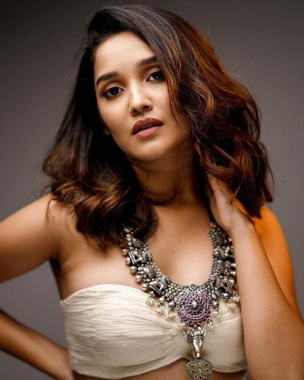 Explore the enchanting world of Anikha through these mesmerizing stills!  Don't miss out on the latest trending photos of the talented star!