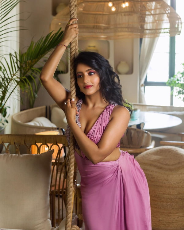 \"Explore a mesmerizing collection of the latest images featuring Ulka Gupta, the talented and beautiful actress. Get enchanted by her captivating looks and charming smile in this 2023 photo gallery. #UlkaGupta #Actress #BollywoodBeauty #GorgeousPhotos #ImageGallery\"