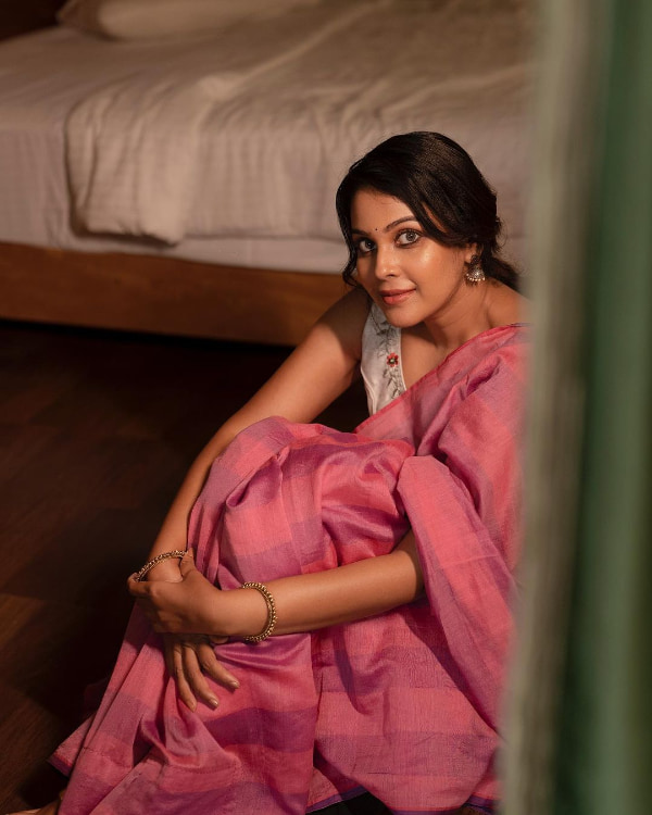 \"Captivating Chandini Tamilarasan: Exquisite Collection of Trending Photos!\"