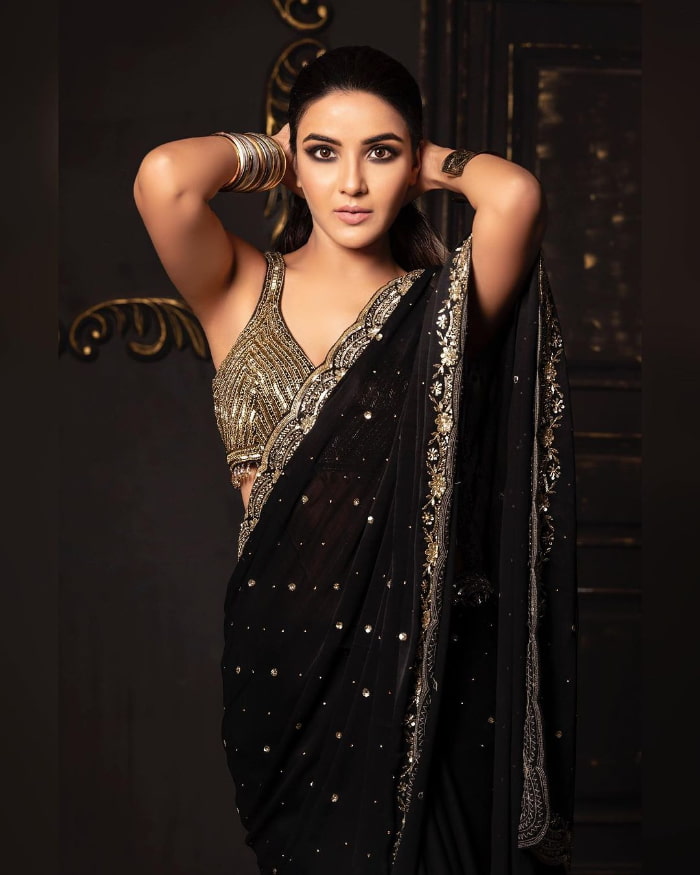 Captivating Shots of Jasmin Bhasin | Exquisite Stills & Trending Photos!