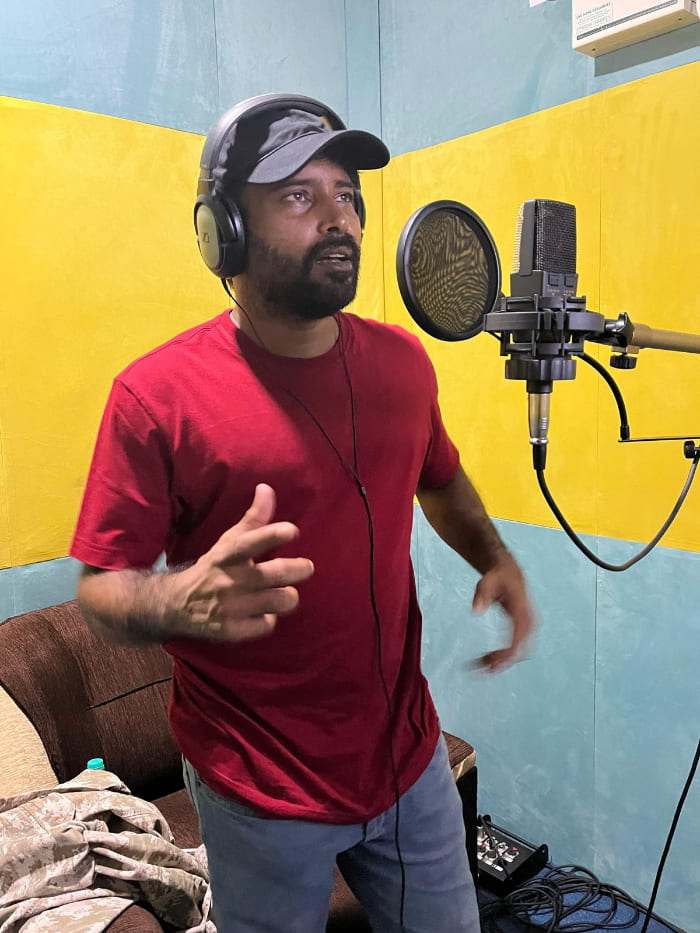 Kalaiyarasan and Dinesh's Thandakaaranyam Dubbing Begins