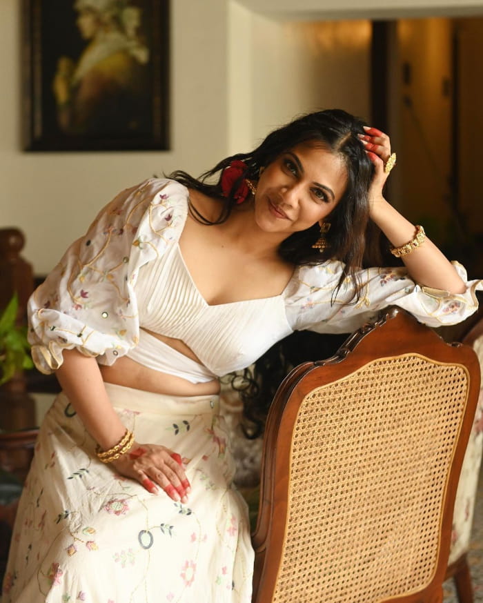 Immerse yourself in the enchanting world of Madonna Sebastian through these beautiful stills!  Discover the latest trending photos capturing the timeless elegance of this talented starlet. #MadonnaSebastian #StunningStills #CelebPhotography #GlamourousPortraits