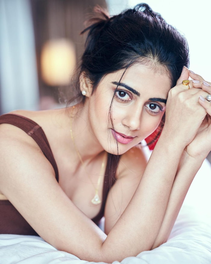 \"Discover the Newest Snaps of Gehna Sippy: Trendy Photo Updates!\"