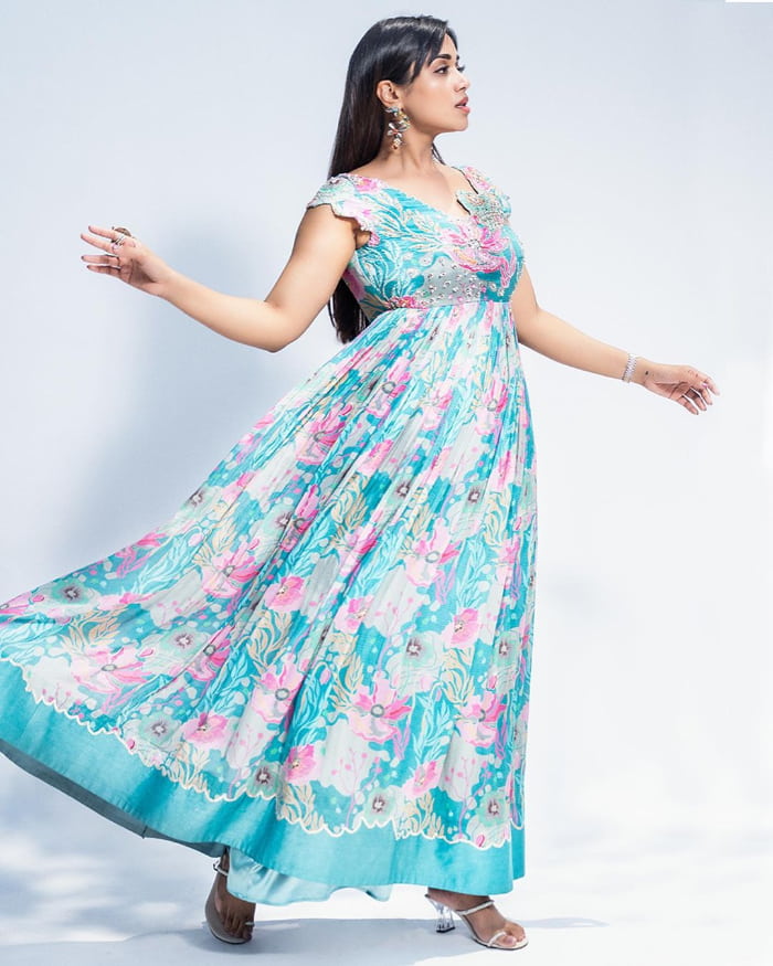 \"Latest Captivating Snaps of Nivetha Pethuraj - Explore the Fresh Photo Collection!\"