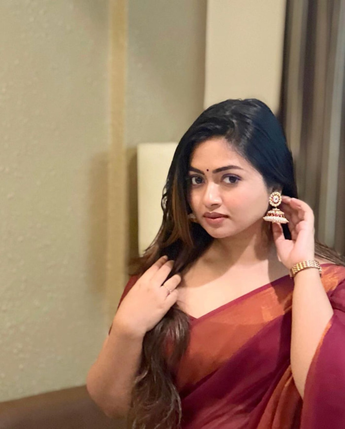  \"Discover the latest collection of mesmerizing stills featuring the gorgeous Shaalin Zoya. Dive into a world of beauty and elegance that will leave you enchanted. Don't miss out on these captivating portraits!  #ShaalinZoya #StunningStills #BeautyInFrames\"