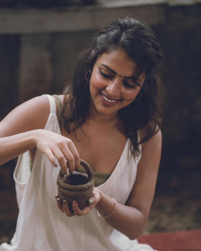 \"Experience the hottest trends in Amala Paul's scintillating photos!  Dive into the world of glamour and beauty with these captivating images. Discover the latest in fashion and style. #AmalaPaul #TrendingPhotos #Glamour #Fashion #Beauty\"