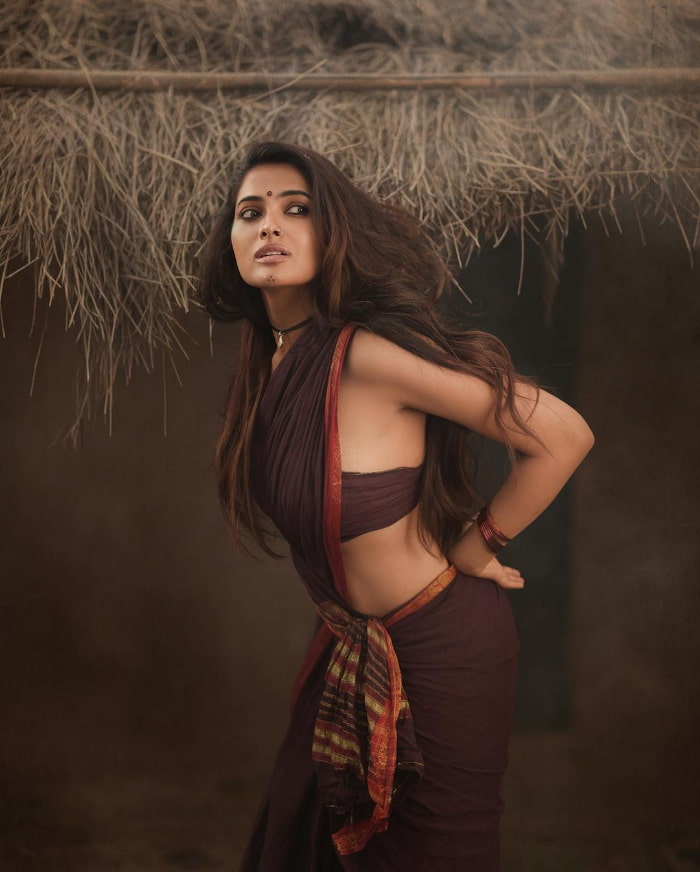 \"Captivating Divi Vadthya in Stunning Images - Latest Trending Hashtags\"